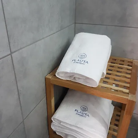 بيت للعطل Flauta Caloroczne Domki Letniskowe سيانوزيتي