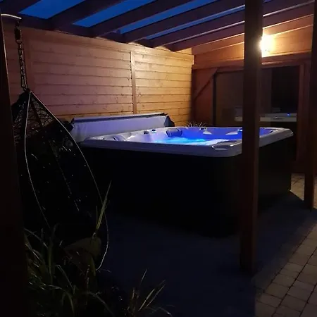 بيت للعطل Flauta Caloroczne Domki Letniskowe *